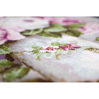 Luca-S Embroidery kit Mixed Roses 2