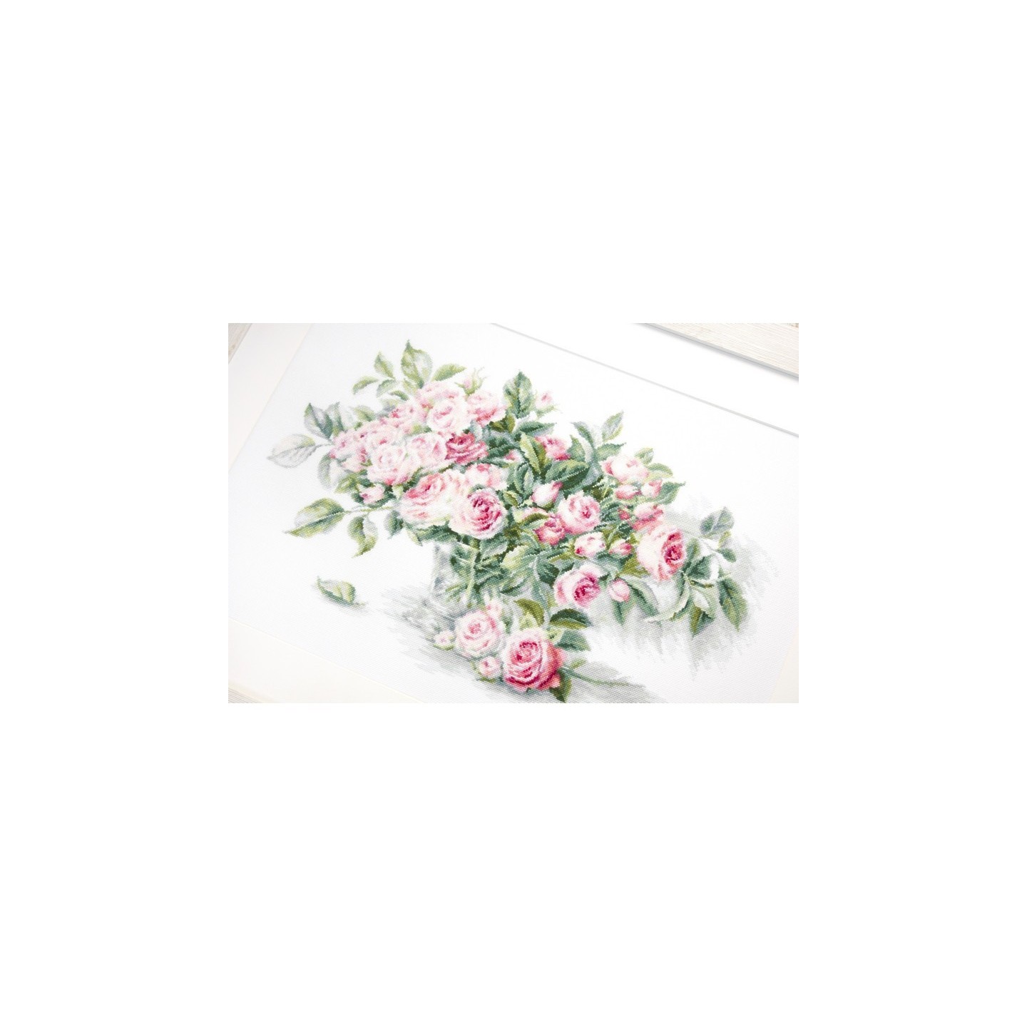 Luca-S Embroidery kit Bouquet of Pink Roses