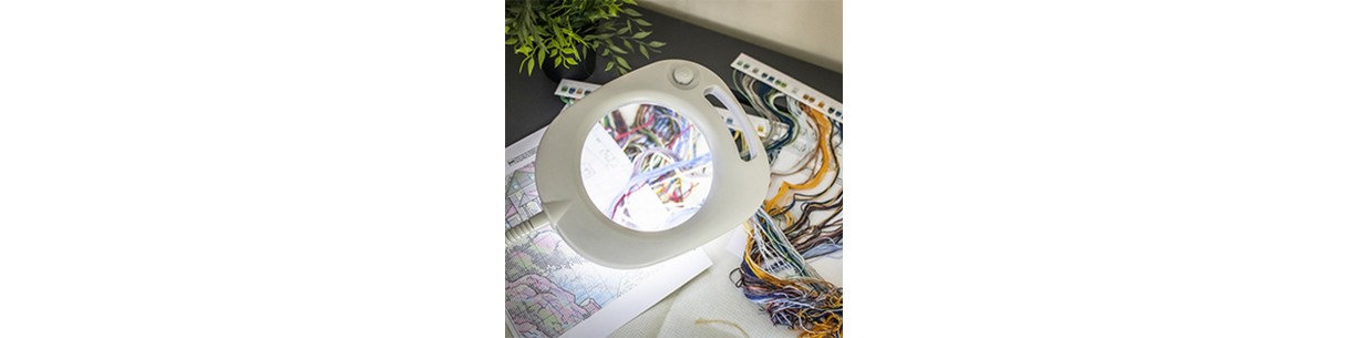 Lamps-Loupe: Magnifying Daylight Lamps